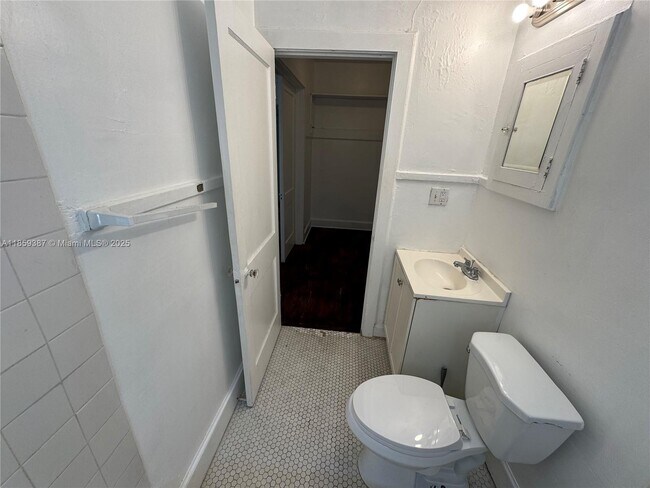 Foto del edificio - 177 NE 50th St