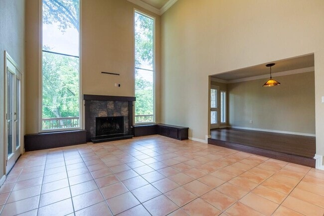 Building Photo - 10907 Legends Ln