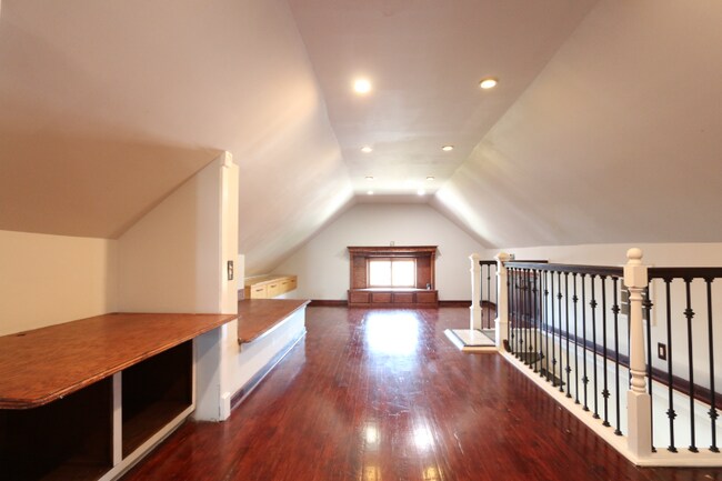 Building Photo - 1827 S Racine Ave