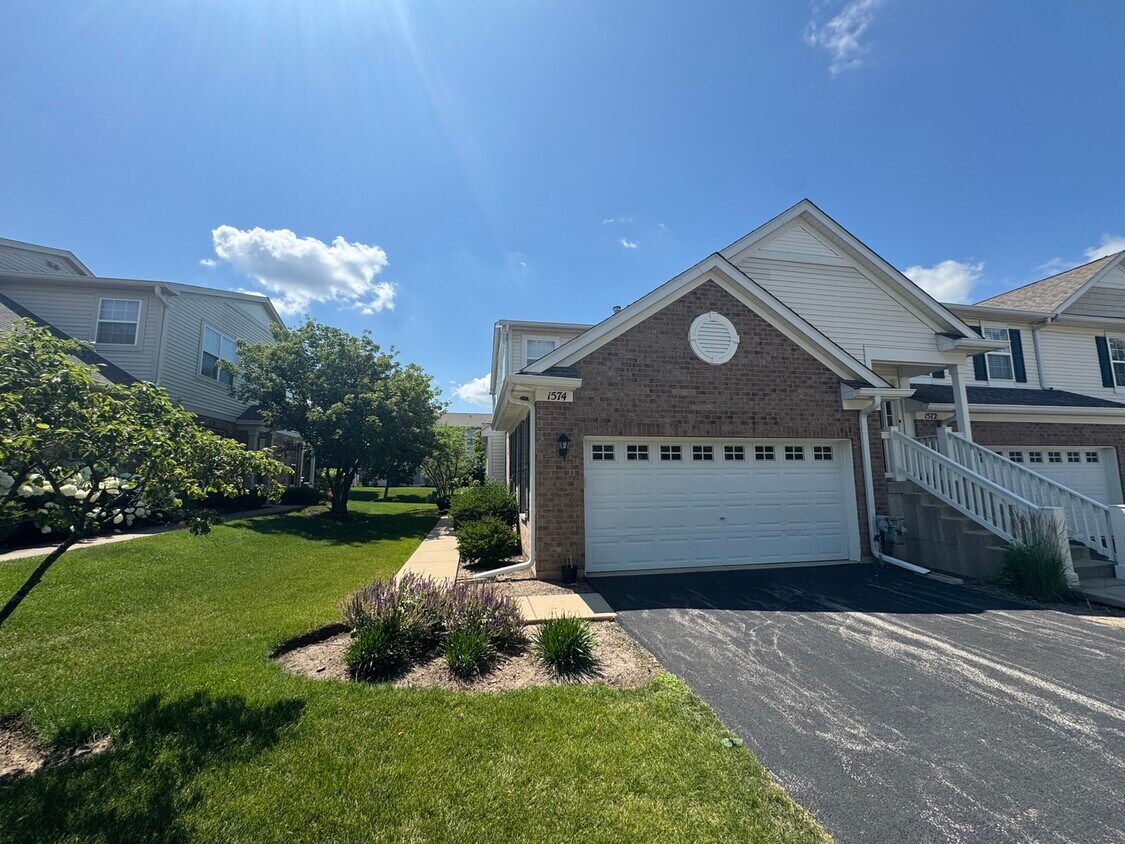 Foto principal - 1574 Millbrook Dr