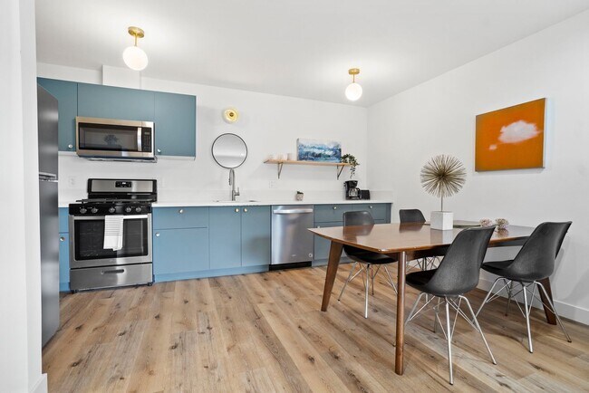 Foto del edificio - Individual Bungalows: All 1 bedroom/ 1 bath units all with LARGE PRIVATE YARDS.