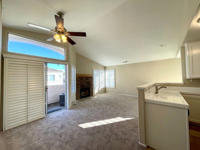 Foto del edificio - Perfect 2B/2BA Home w/ Garage & Fireplace!