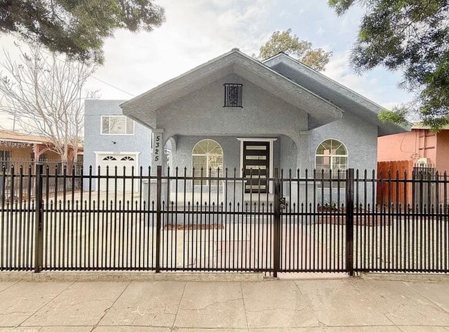 Building Photo - 5325 Latham St