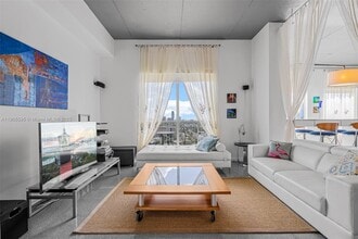 Building Photo - 10 SW South River Dr