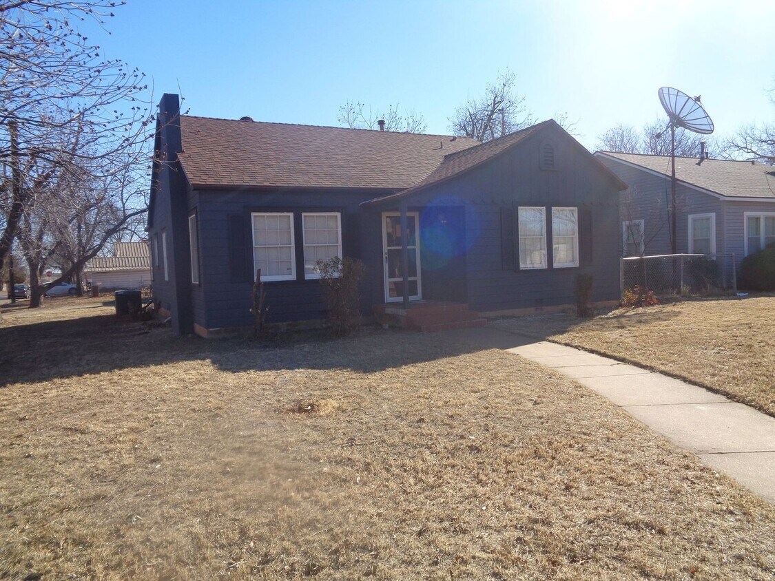 Primary Photo - Nice and Spacious