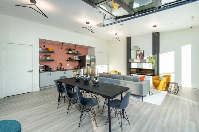 Building Photo - Mod at Riverwalk II