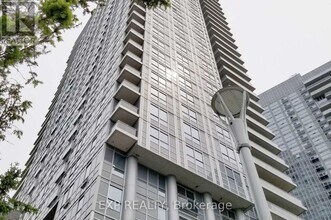 Building Photo - 255 Village Green Square