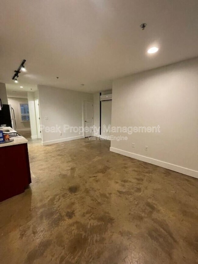 Building Photo - 219 E Bank St