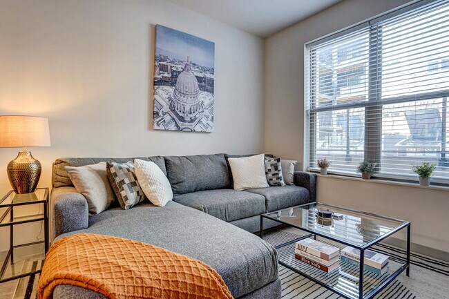 Foto del edificio - 5022 American Pkwy