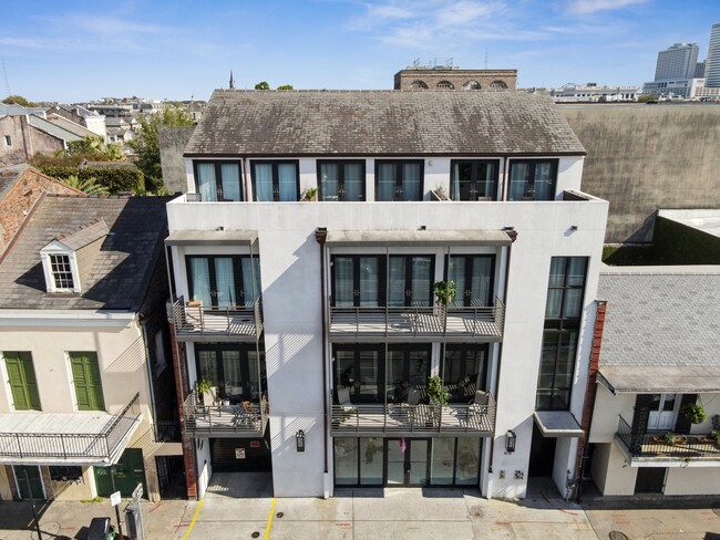 Building Photo - 618 N Rampart St