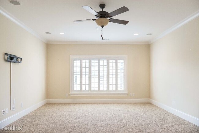 Foto del edificio - 2492 Christenbury Hall Ct NW