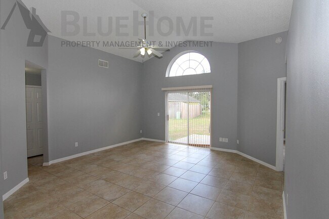 Building Photo - Newly Renovated 3/2/2 cul-de-sac home off ...
