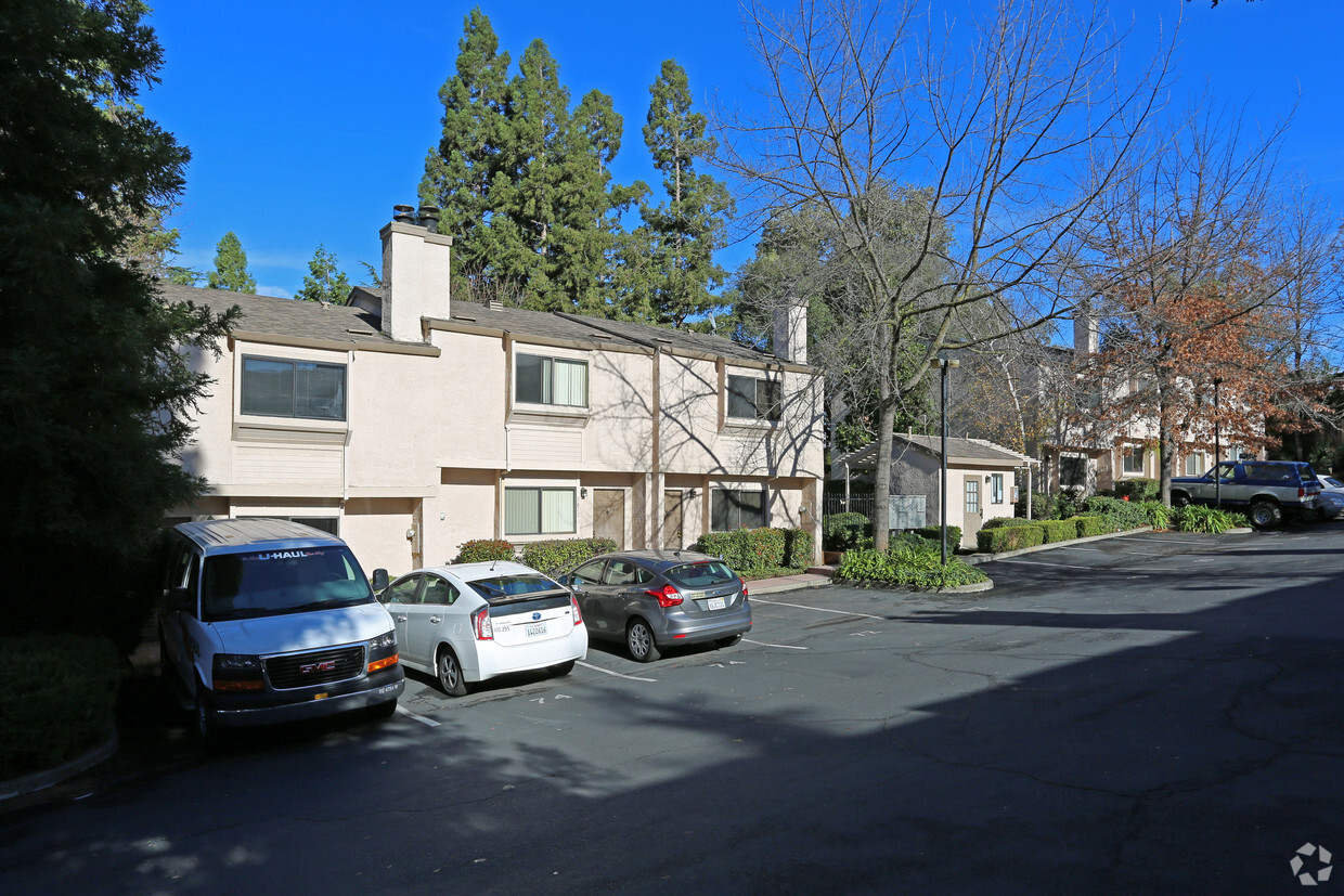 Building Photo - Alorn Lane Townhomes