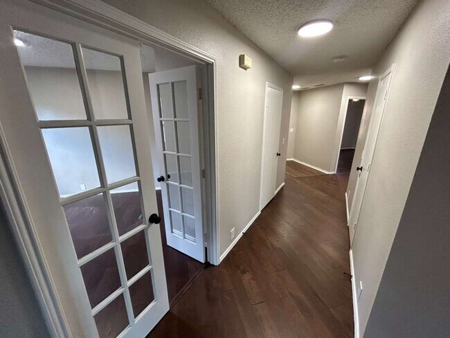 Building Photo - 307 Oakhurst Dr