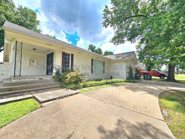 Building Photo - 5019 S Joplin Ave