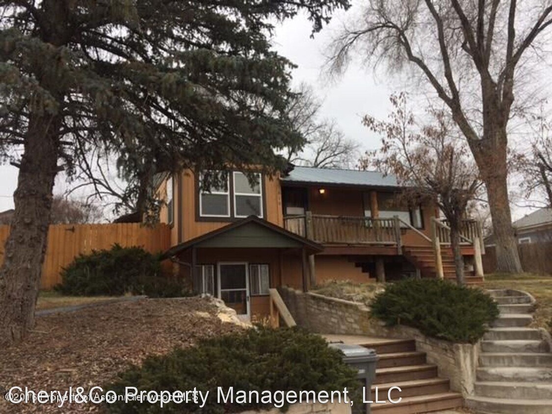 3 br, 2 bath House 816 Whiteriver Avenue House Rental in Rifle, CO