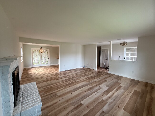 Building Photo - 942 Ruby Dr