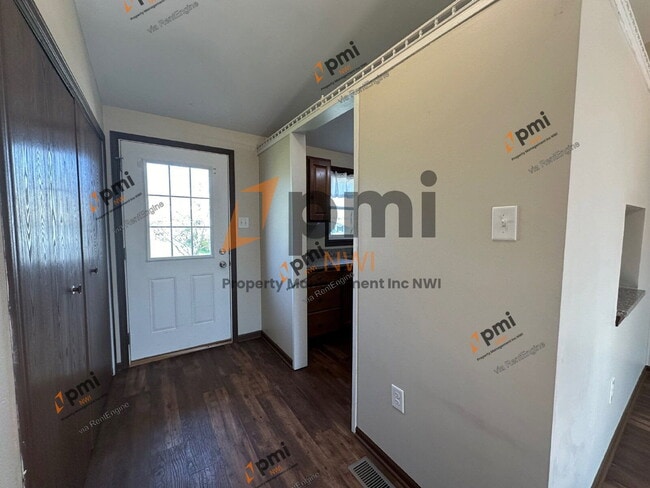Building Photo - 404 Saginaw Dr