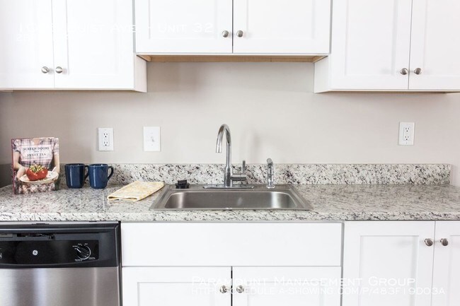 Foto del edificio - 2 Months FREE RENT in Park Circle!