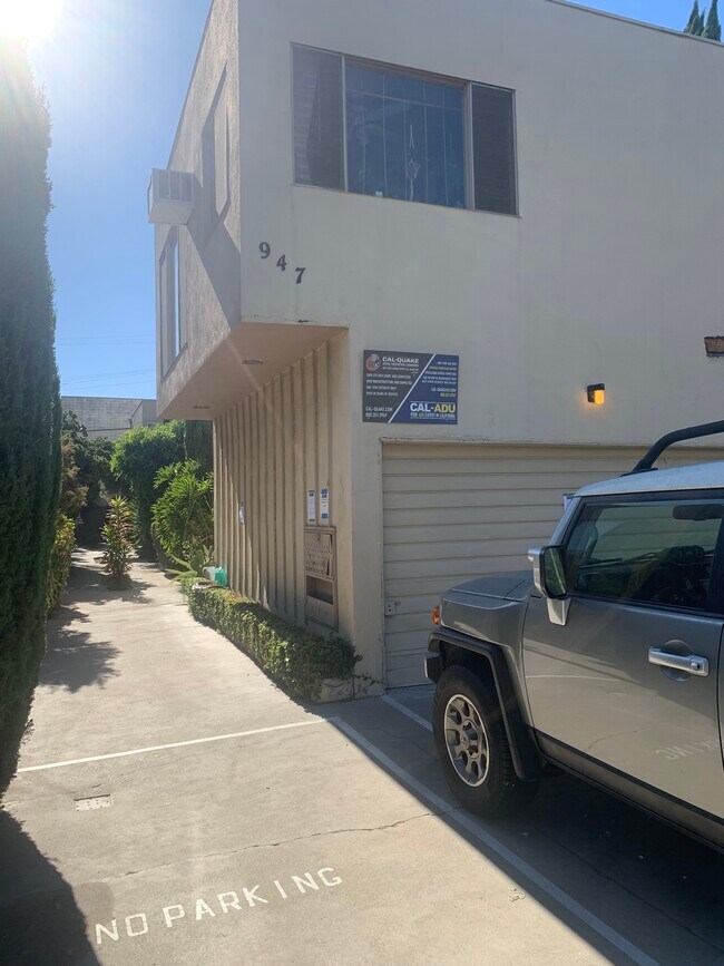 Foto del edificio - 943 N Orange Grove Ave