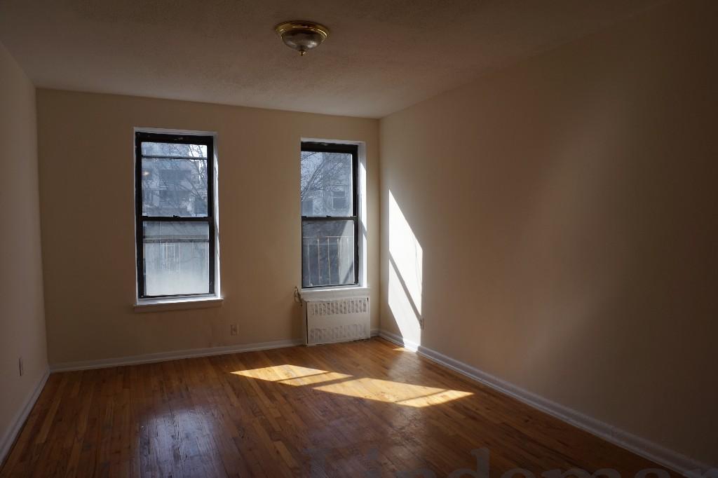 Primary Photo - 426 E 83rd St