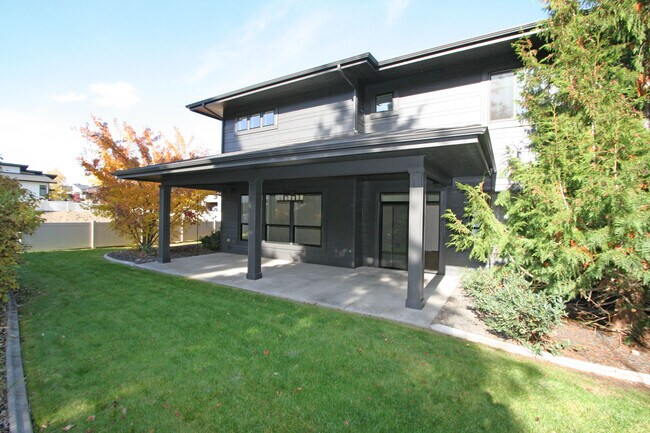 Foto del edificio - 713 W Willapa Ave