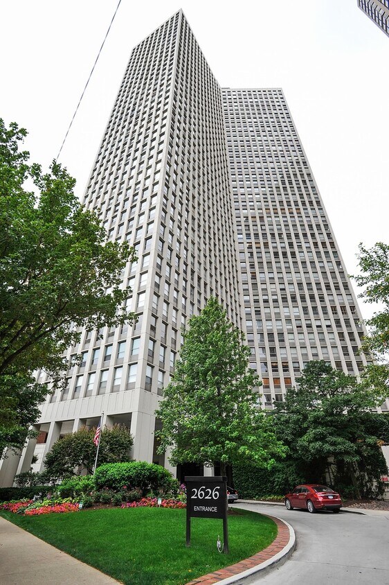 Primary Photo - 2626 N Lakeview Ave