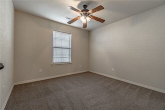 Building Photo - 926 Kensington Dr