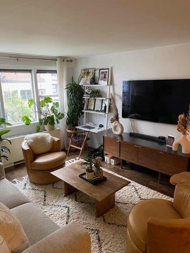 Foto del edificio - 77 E 12th St