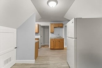 Building Photo - 58 Calmar St