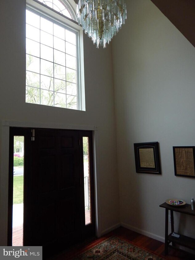 Foto principal - 6307 Crestwood Dr