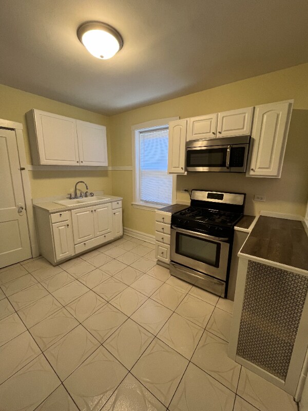 Building Photo - 4327 W Kamerling Ave