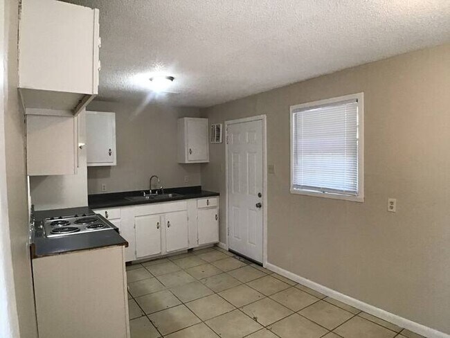 Foto del edificio - 1265 Wells Station Rd