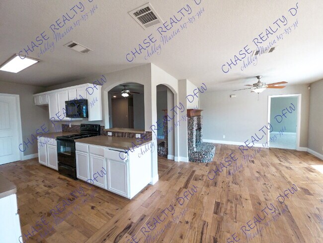 Foto del edificio - "Charming 3-Bedroom Retreat with 2 Full Baths near Haslet – Spacious 1,638 Sq. Ft. Home!"