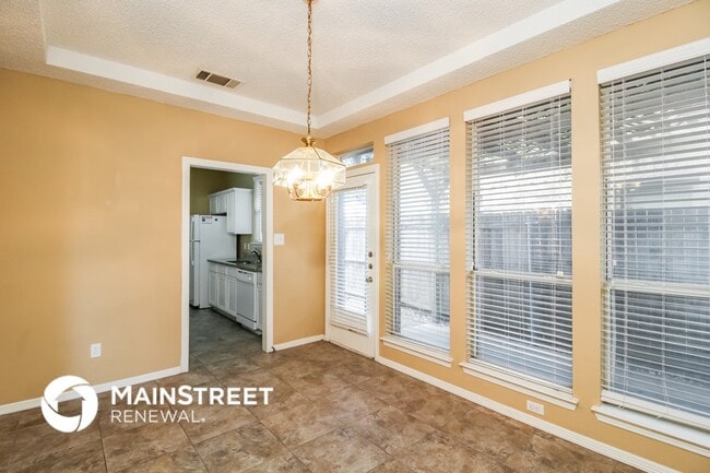 Building Photo - 4010 Windhaven Ln