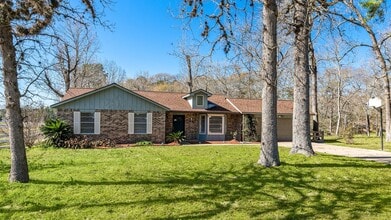 Building Photo - 9134 Lakeside Dr