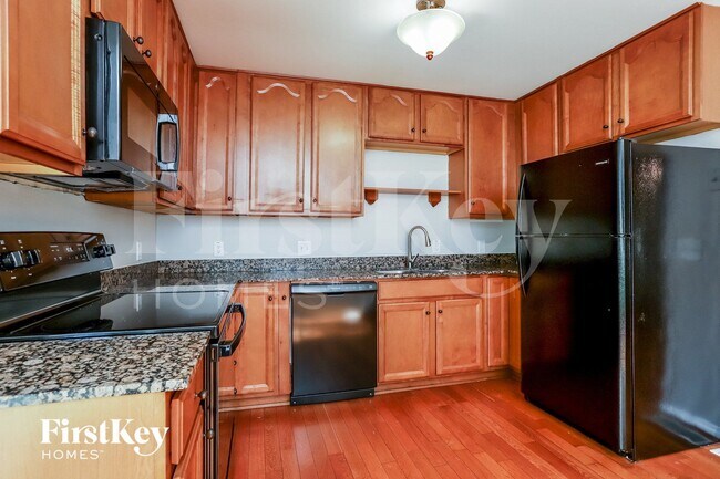 Foto del edificio - 1617 Fairwood Forest Dr