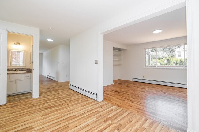 Foto del edificio - Versatile 5 Bedroom Retreat with Office and Outdoor Living in Burien
