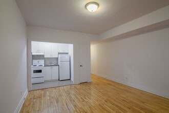 Building Photo - 3010 Av. Van Horne