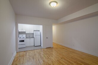 Building Photo - 3010 Av. Van Horne