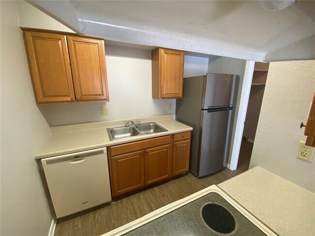 Building Photo - 2901 SE 50th Ct