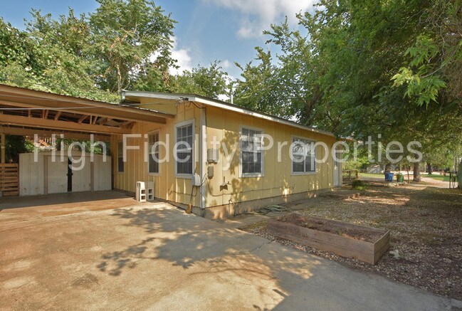 Building Photo - 2206 E 13th St