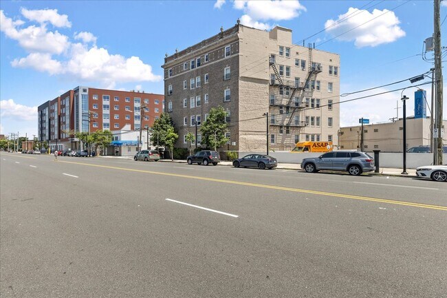 Foto del edificio - 2 S Hartford Ave