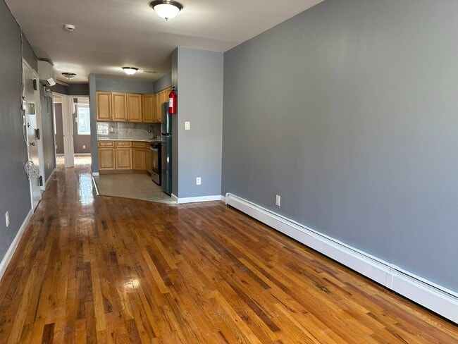 Building Photo - 996 Halsey St