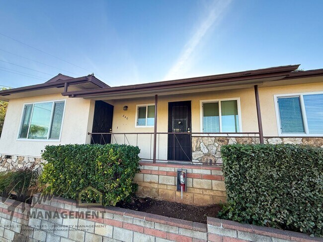 Foto del edificio - Homes Management - 2 Bed, 1.5 Bath Duplex ...