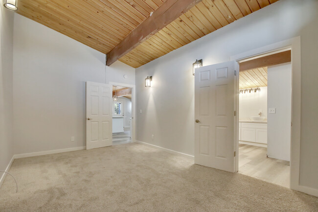 Master Bed - 17136 WA-410