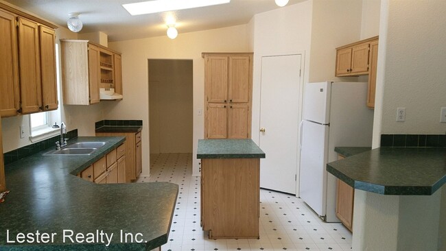 Building Photo - 5 br, 3 bath House - 40147 Pine Ridge Rd