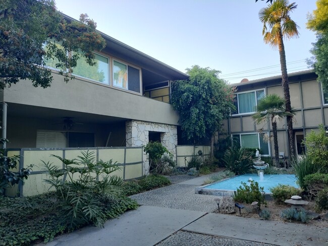 Building Photo - 370 Cliff Dr