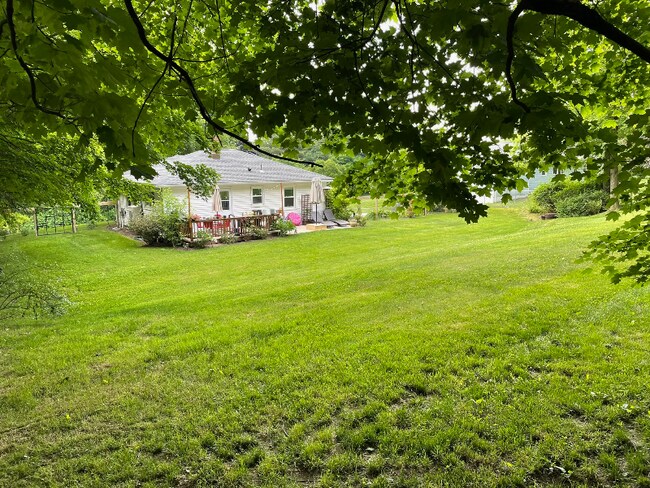 Foto del edificio - 4 Maplewood Dr