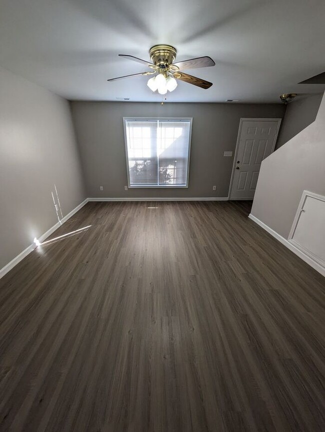 Building Photo - 2BD/1.5BA Townhome at Viewpoint in Hickory